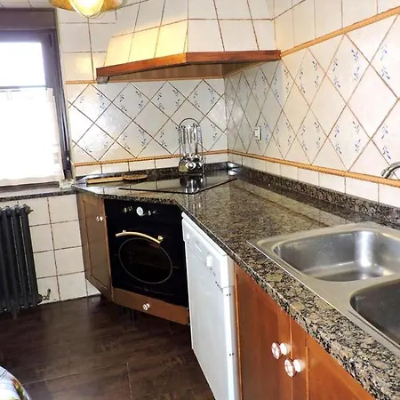 Spacious House With Mountain View In * Premio