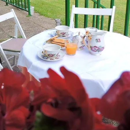 Spacious House With Mountain View In * Premio