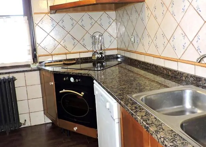 Spacious House With Mountain View In * Premio